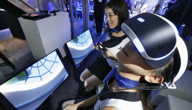 PlayStation VR is going to launch in the first half of 2016 „for the price of a new gaming platform.”