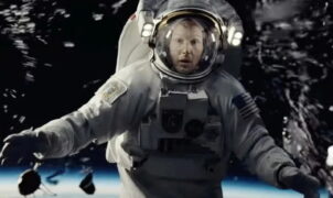MOVIE NEWS - Roland Emmerich's new disaster film Moonfall seems to be aiming for the success of Apollo 13 rather than Apollo 11.