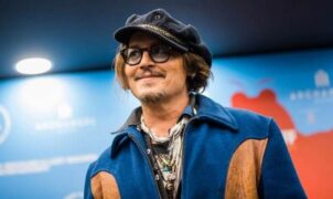 MOVIE NEWS - Johnny Depp made a surprise appearance in the English city of Sheffield on Sunday for a special performance alongside Jeff Beck, who is currently on tour in the UK.