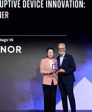 HONOR Magic V6 Wins Two Major Awards at MWC Shanghai